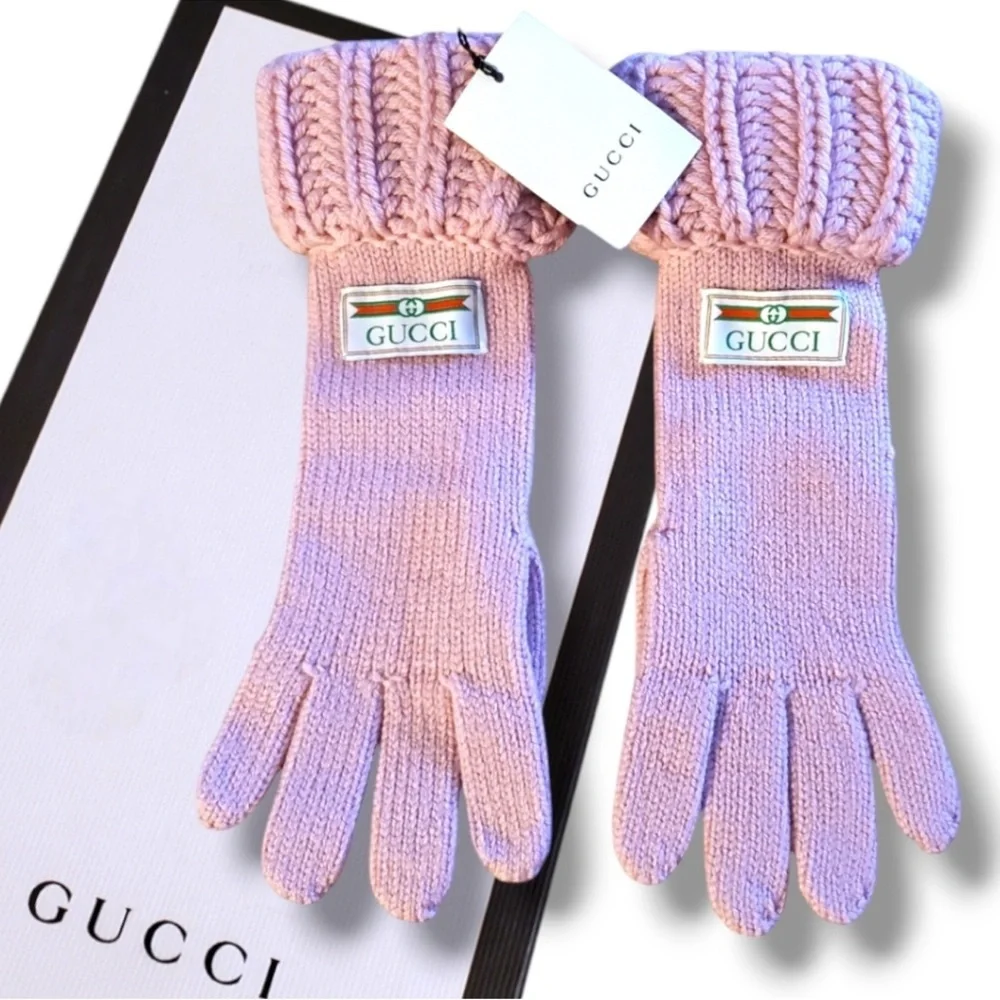 Gucci Soft Pink Knit gloves .Only size S. With dustbag!